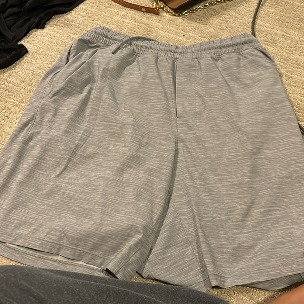 LULULEMON MENS GRAY SHORTS